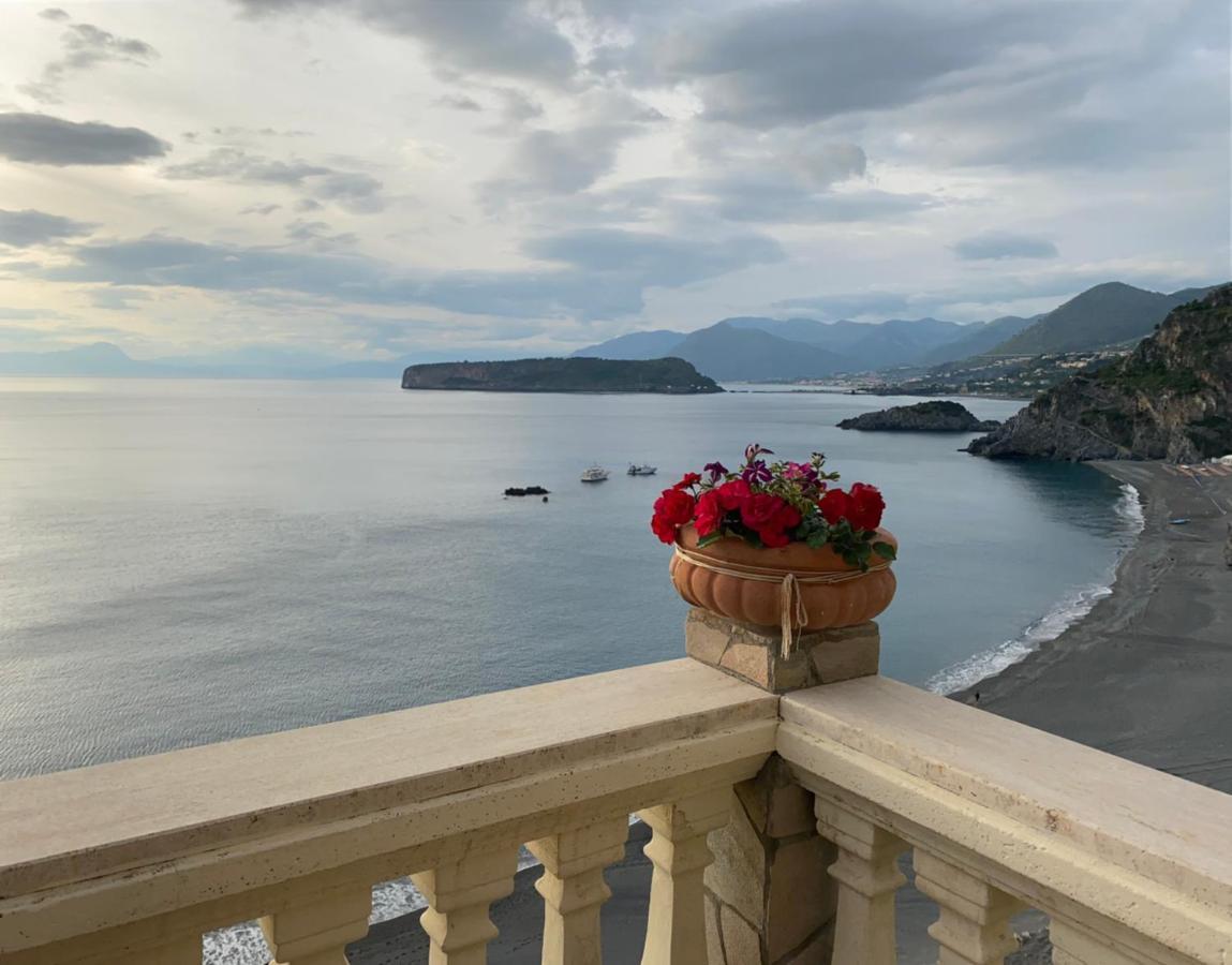B&B Villa La Petra サン・ニコーラ・アルチェッラ エクステリア 写真